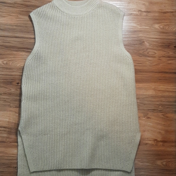 H&M Beige Sweater Vest - Picture 2 of 4